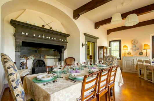 Tuscany vacation villa living-dining room